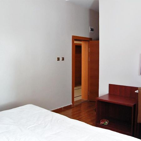 R & K Guest Palace 호텔 카노 외부 사진