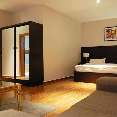 R & K Guest Palace 호텔 카노 외부 사진