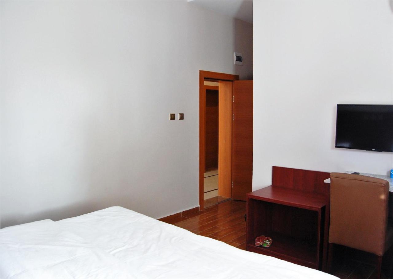 R & K Guest Palace 호텔 카노 외부 사진