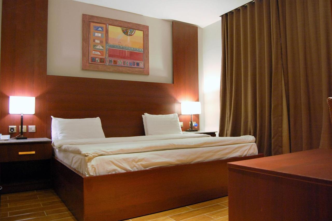 R & K Guest Palace 호텔 카노 외부 사진