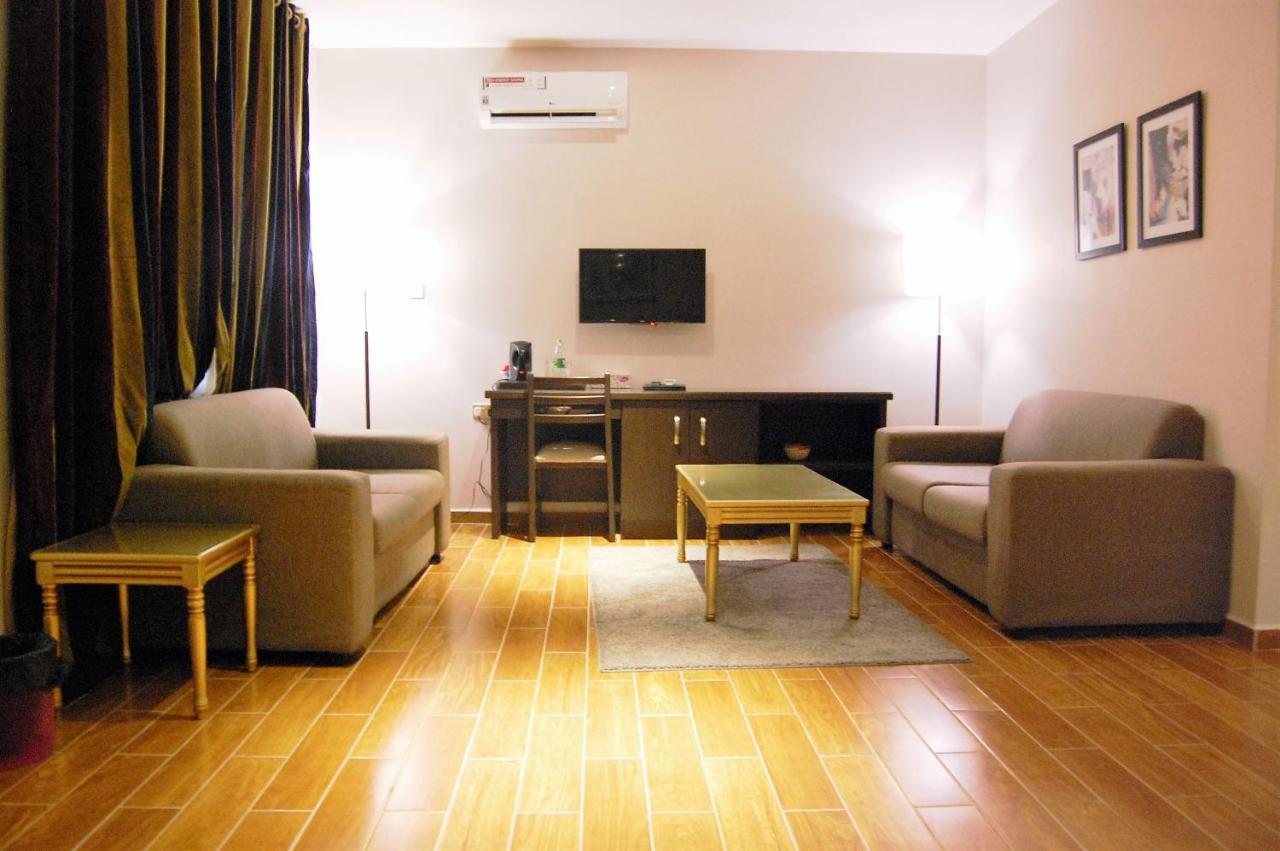 R & K Guest Palace 호텔 카노 외부 사진