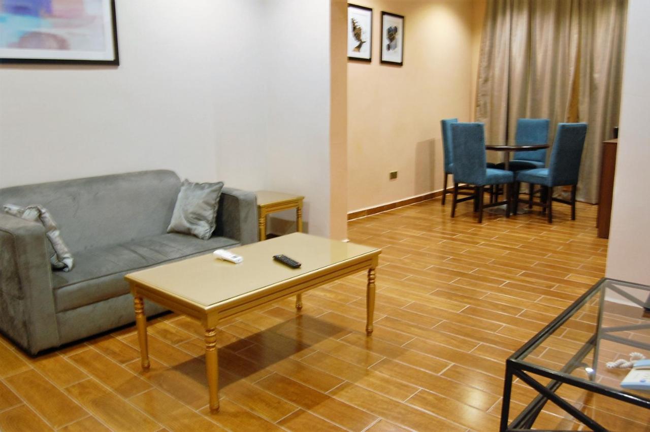 R & K Guest Palace 호텔 카노 외부 사진