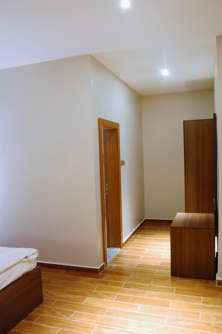R & K Guest Palace 호텔 카노 외부 사진
