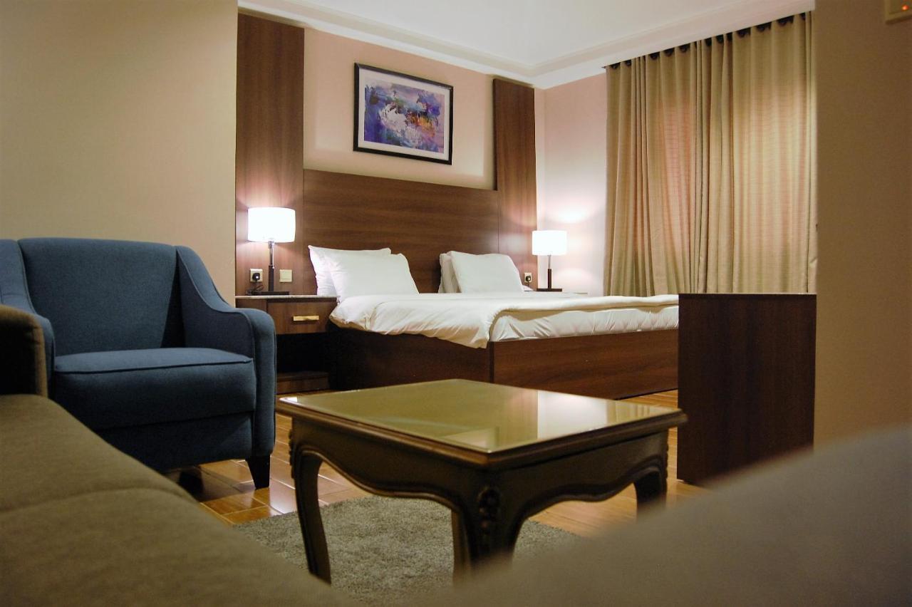 R & K Guest Palace 호텔 카노 외부 사진